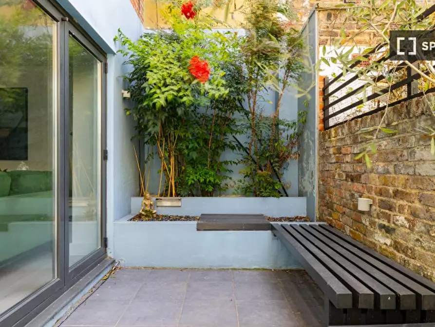 Immagine 19 di Appartamento in affitto  in Basing Street a Kensington