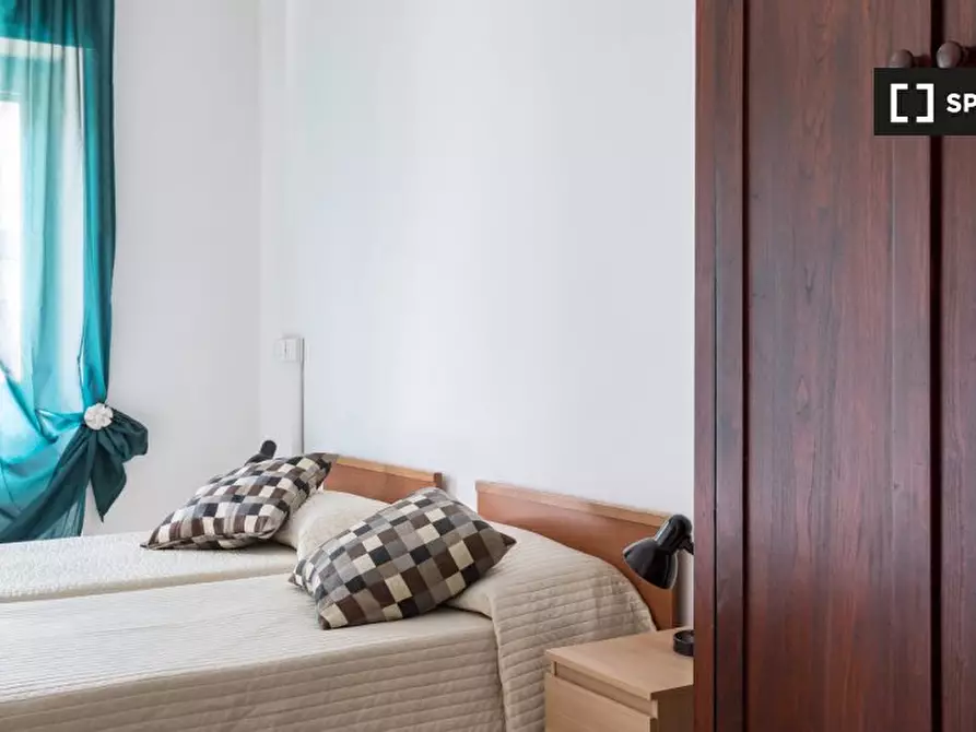 Immagine 2 di Camera condivisa in affitto  in Via Ugolino Cavalcabò a Roma