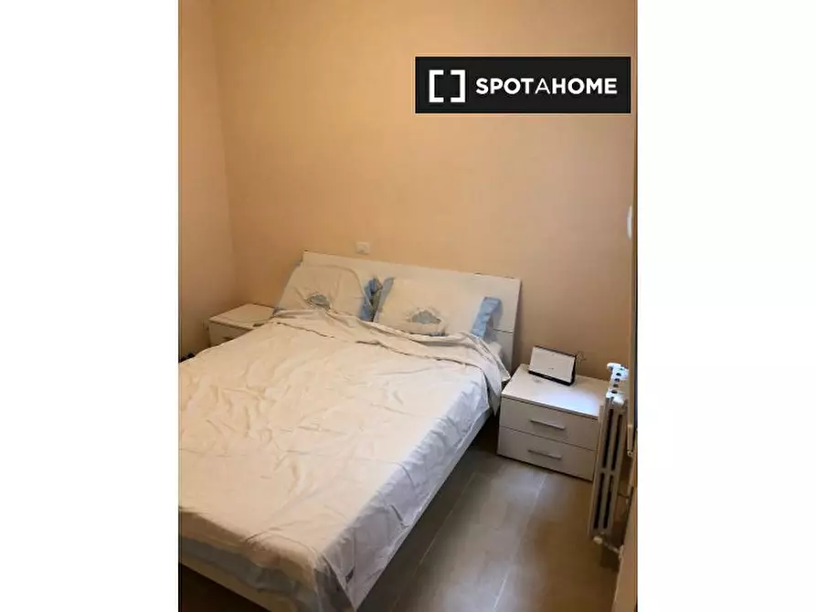 Immagine 2 di Camera condivisa in affitto  in Viale di Tor Marancia a Roma