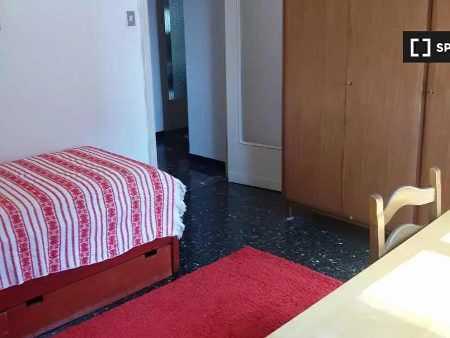 Immagine 14 di Camera condivisa in affitto  in Via Achille Neri a Genova