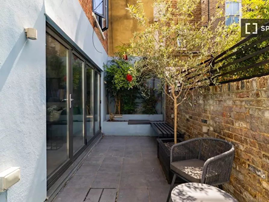 Immagine 17 di Appartamento in affitto  in Basing Street a Kensington
