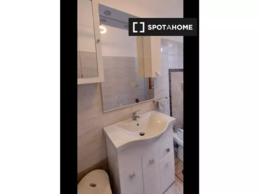 Immagine 9 di Camera condivisa in affitto  in Via Sterope a Roma