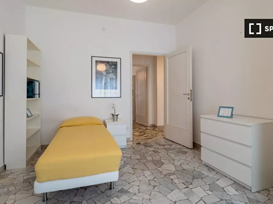 Immagine 4 di Camera condivisa in affitto  in Via Fratelli Rosselli a Milano