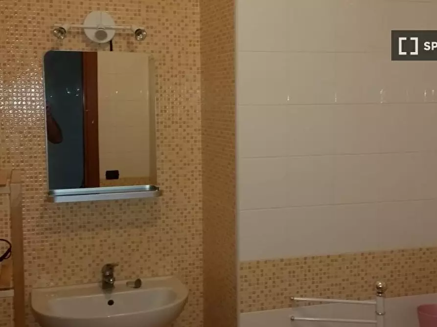 Immagine 18 di Camera condivisa in affitto  in Piazzetta Luigi Settembrini a Napoli