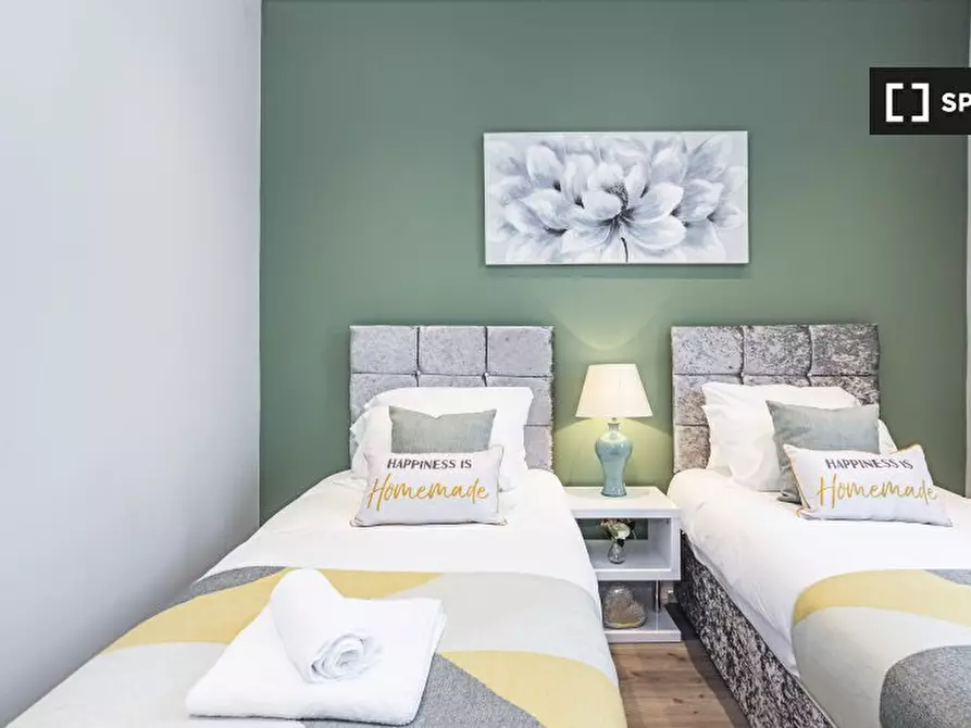 Immagine 19 di Appartamento in affitto  in Kilburn High Rd a Camden Town