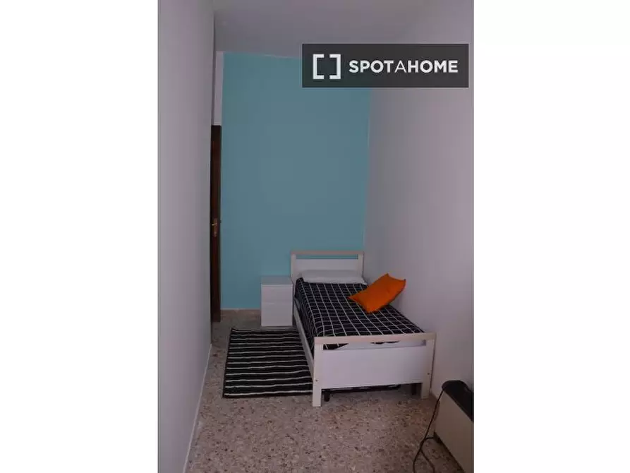 Immagine 17 di Camera condivisa in affitto  in Via dei Giudicati n a Cagliari