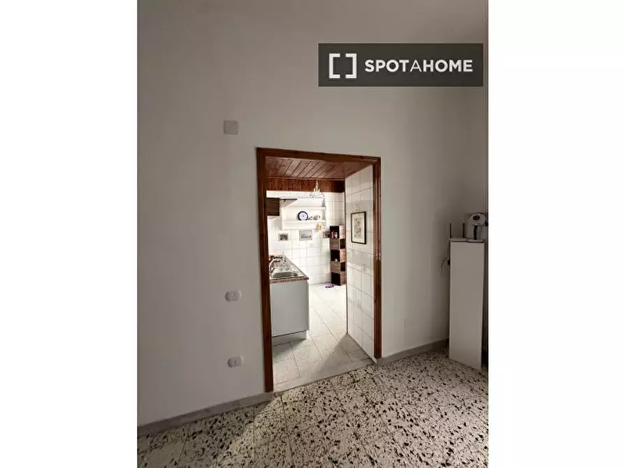 Immagine 2 di Camera condivisa in affitto  in V. Salvator Rosa a Napoli