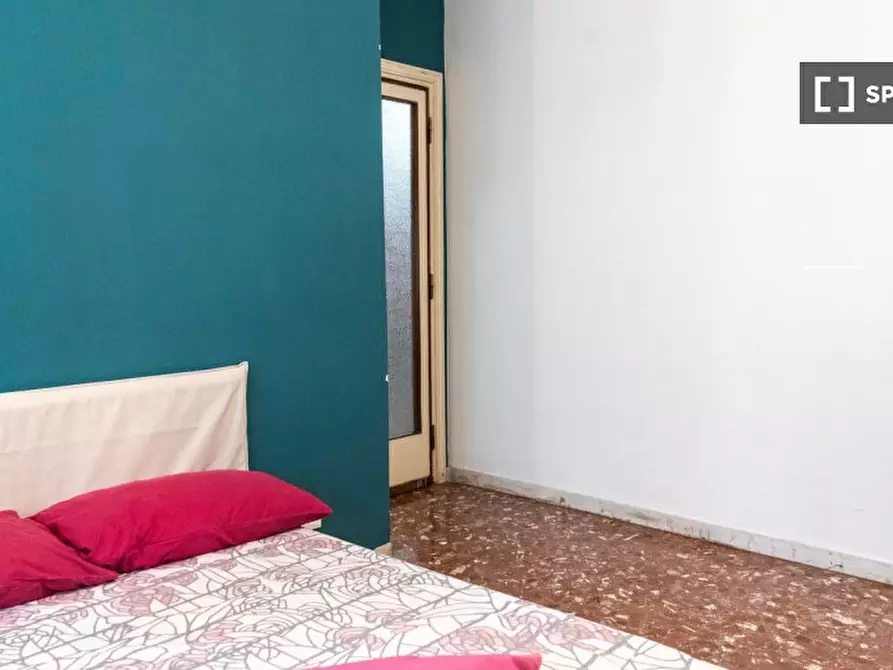 Immagine 3 di Camera condivisa in affitto  in Via Tuscolana a Roma