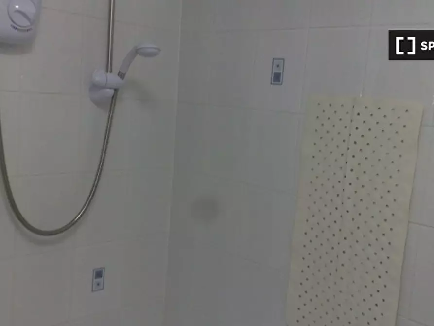 Immagine 7 di Camera condivisa in affitto  in Oakford Cl a 