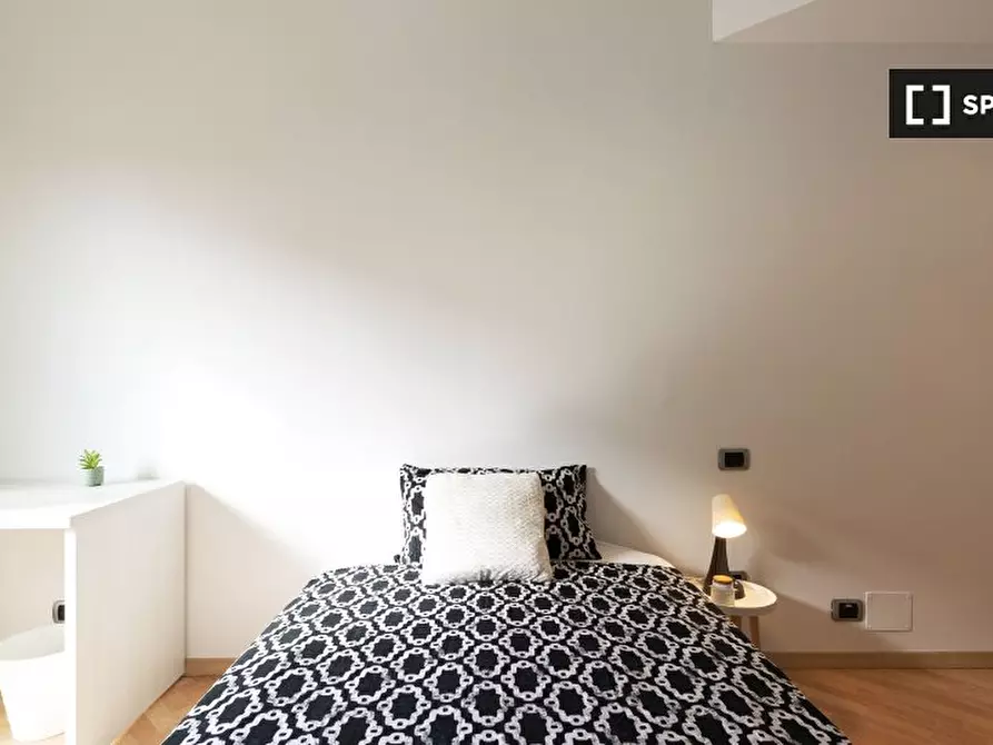 Immagine 6 di Camera condivisa in affitto  in Via Andrea Costa a Milano