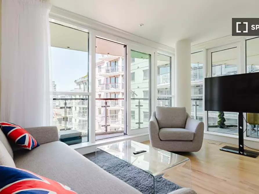 Immagine 1 di Appartamento in affitto  in Saint George Wharf a Lambeth