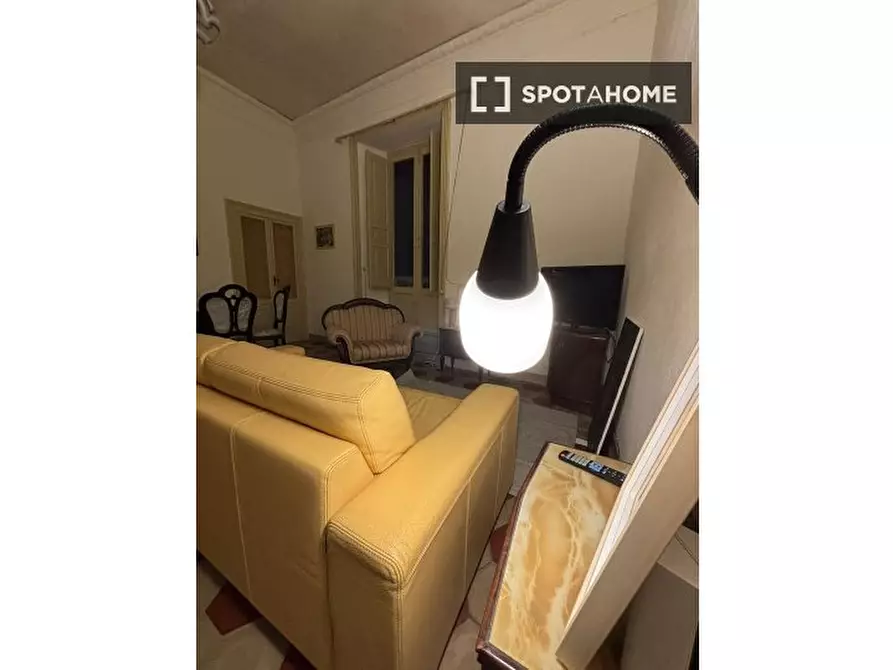 Immagine 11 di Camera condivisa in affitto  in Via Brombeis a Napoli