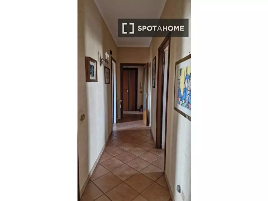 Immagine 3 di Camera condivisa in affitto  in Via Adriano Fiori a Roma