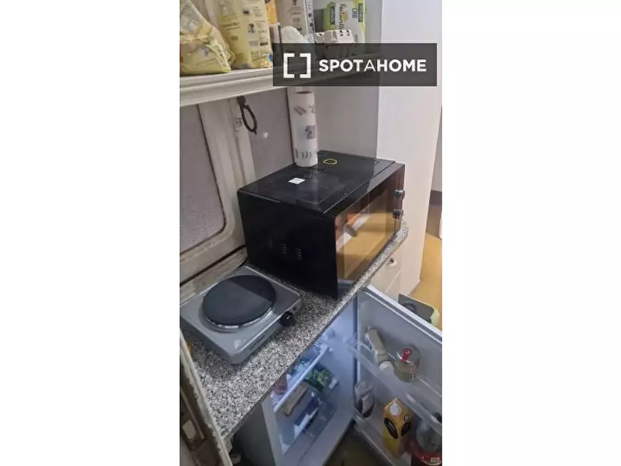 Immagine 2 di Camera condivisa in affitto  in Corso d'Italia a Roma