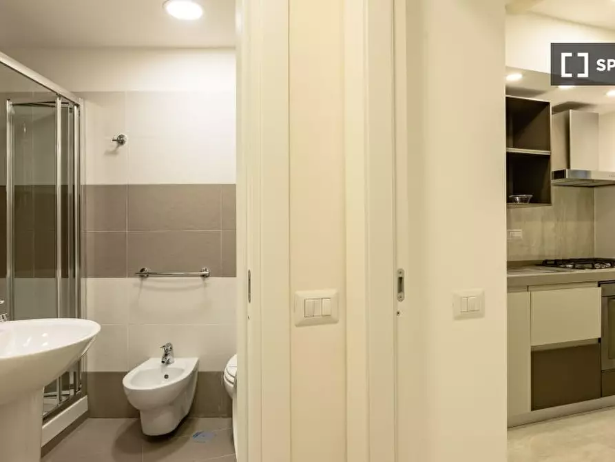 Immagine 15 di Appartamento in affitto  in Via Maddaloni a Napoli