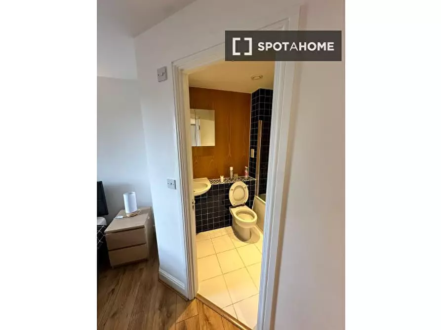 Immagine 9 di Appartamento in affitto  in Commercial Rd a Poplar