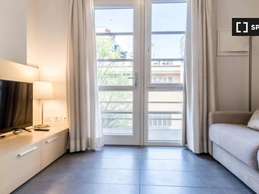 Immagine 1 di Appartamento in affitto  in Via Bernardino Biondelli a Milano