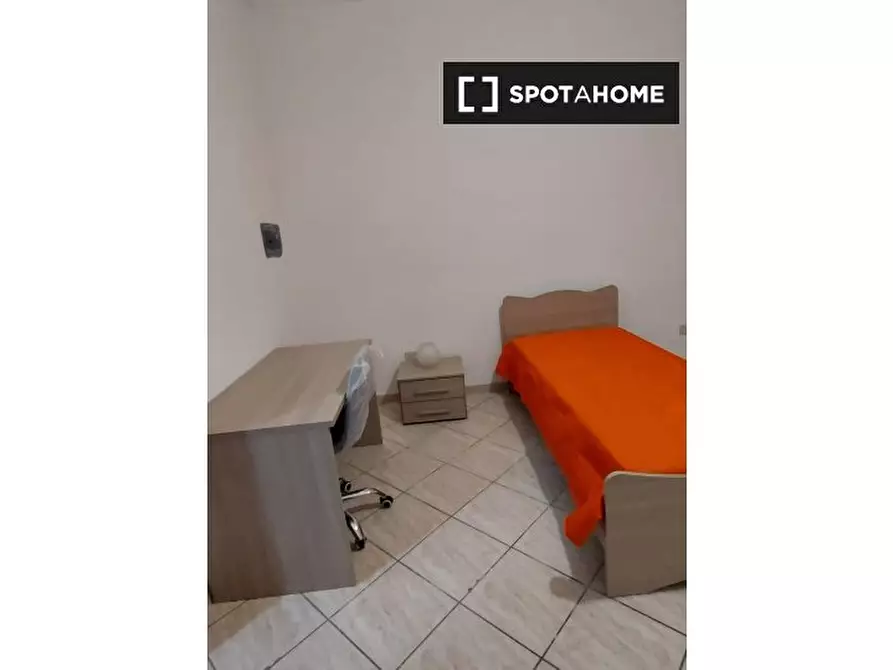 Immagine 15 di Camera condivisa in affitto  in Via Sterope a Roma