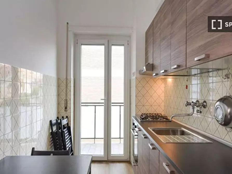 Immagine 5 di Camera condivisa in affitto  in Viale Quattro Venti a Roma