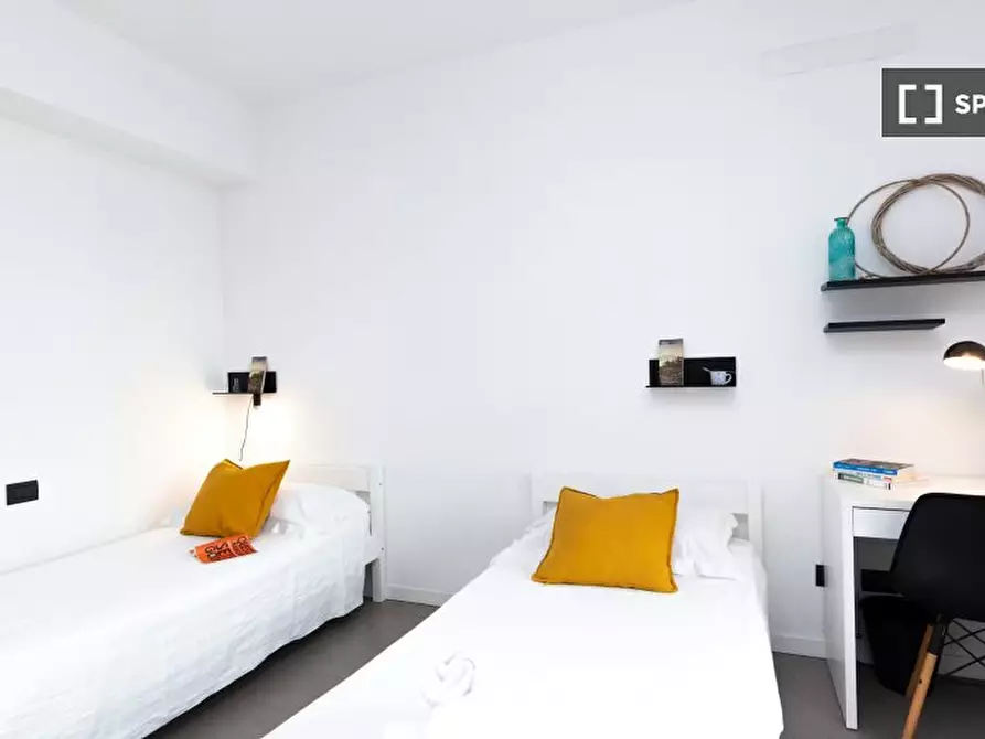 Immagine 2 di Camera condivisa in affitto  in Via Luigi Mercantini a Milano