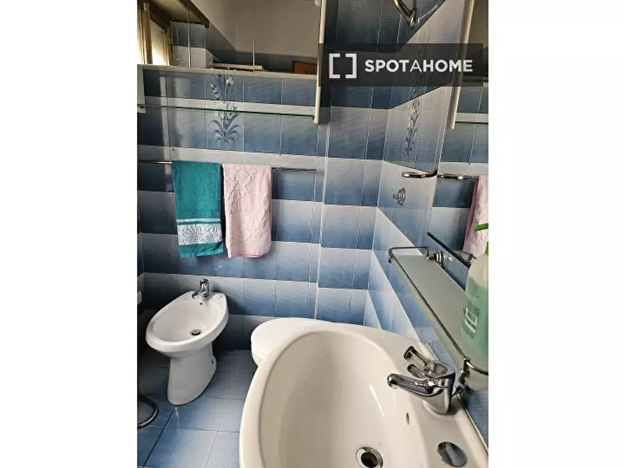 Immagine 6 di Camera condivisa in affitto  in Via dei Centauri a Roma