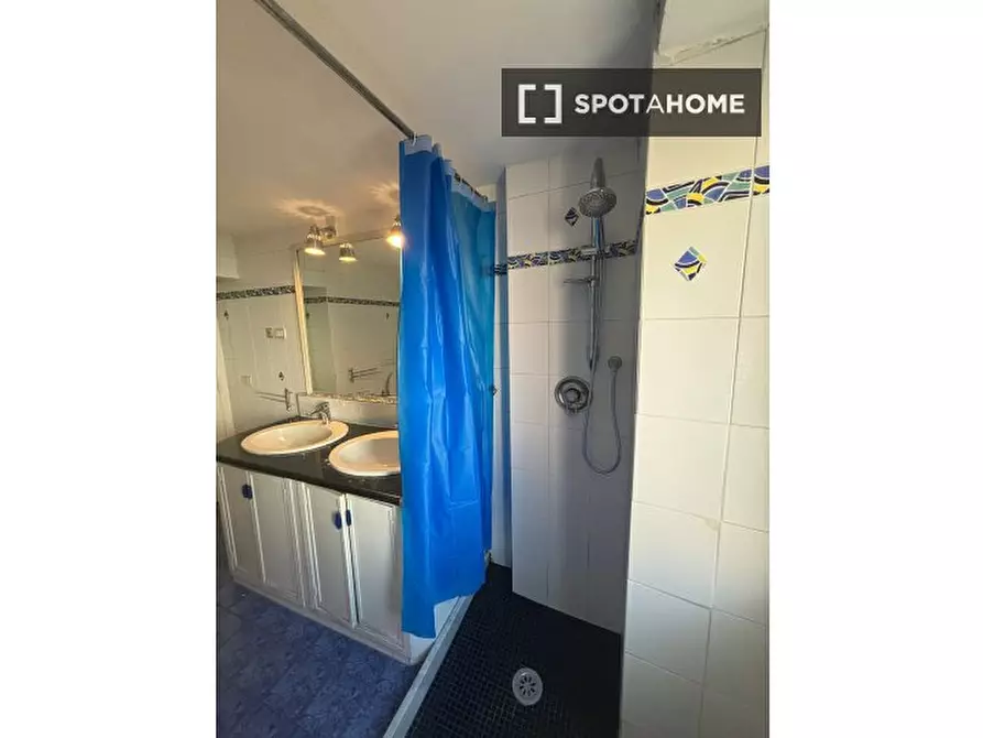 Immagine 15 di Camera condivisa in affitto  in Via Magenta a Roma