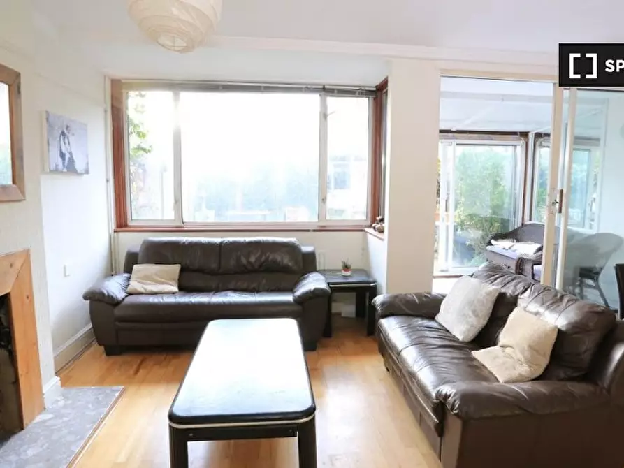 Immagine 3 di Camera condivisa in affitto  in Warley St a Poplar