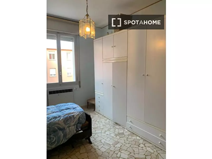 Immagine 3 di Camera condivisa in affitto  in Via Sandro Botticelli a Bologna