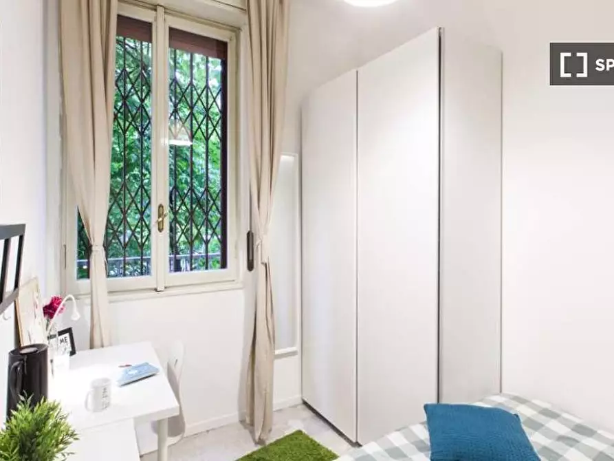 Immagine 2 di Camera condivisa in affitto  in Via Antonio Panizzi a Milano