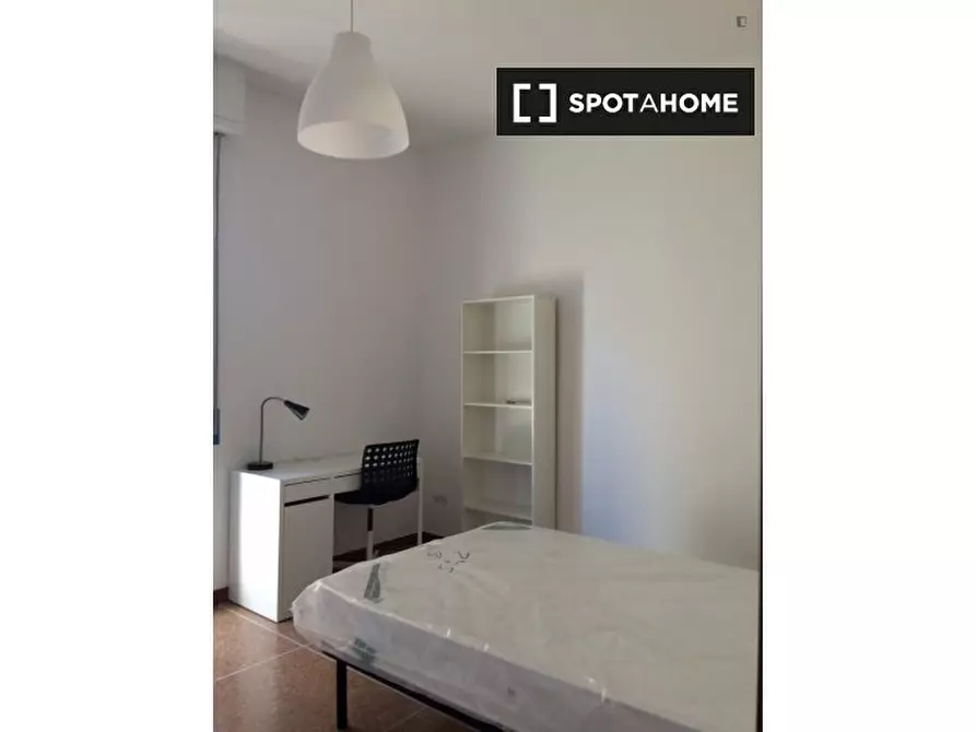 Immagine 19 di Camera condivisa in affitto  in Via Fossolo a Bologna