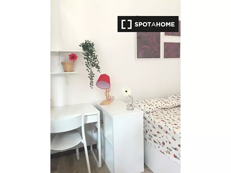 Immagine 3 di Camera condivisa in affitto  in Via Carlo Valvassori Peroni a Milano