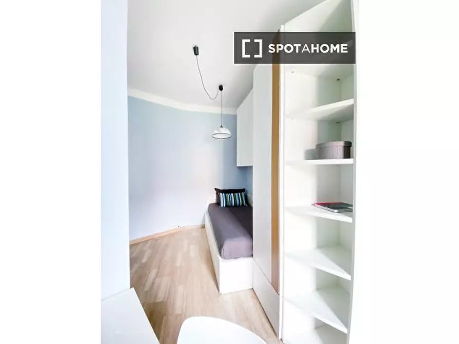 Immagine 3 di Camera condivisa in affitto  in Via Gressoney a Milano