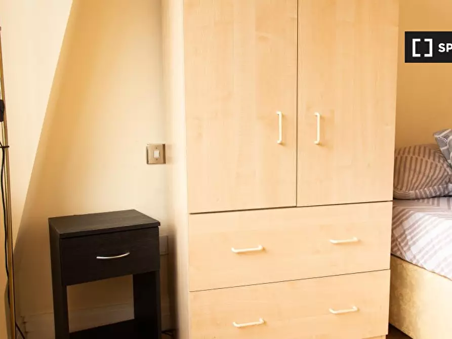 Immagine 4 di Camera condivisa in affitto  in flat a Poplar