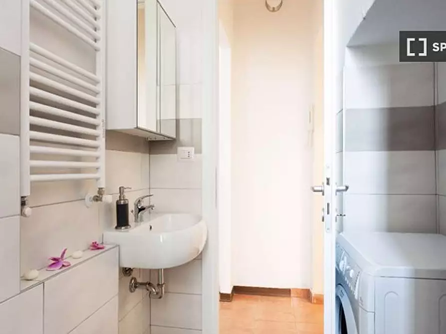 Immagine 16 di Camera condivisa in affitto  in Via Vigevano a Milano