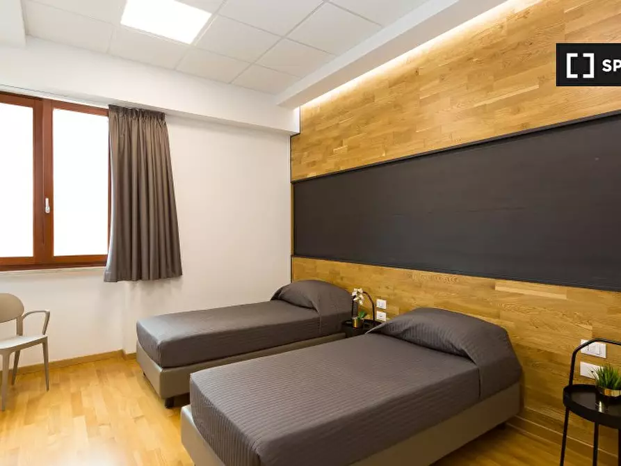 Immagine 11 di Camera condivisa in affitto  in Via di Acqua Bullicante a Roma