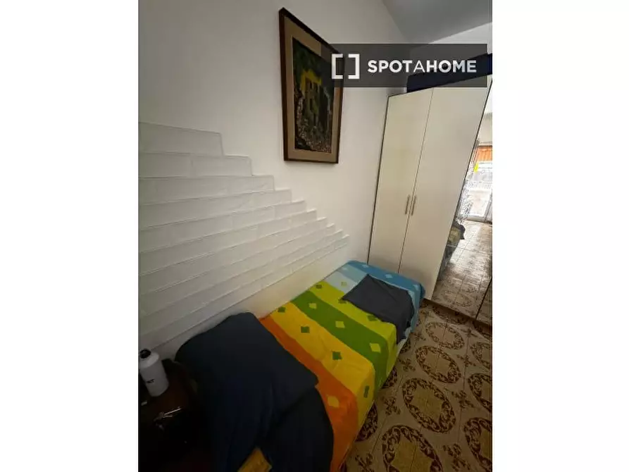 Immagine 5 di Camera condivisa in affitto  in Via Renato Simoni a Roma