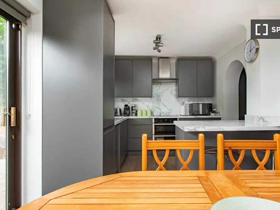 Immagine 8 di Appartamento in affitto  in The Acorns a Loughton