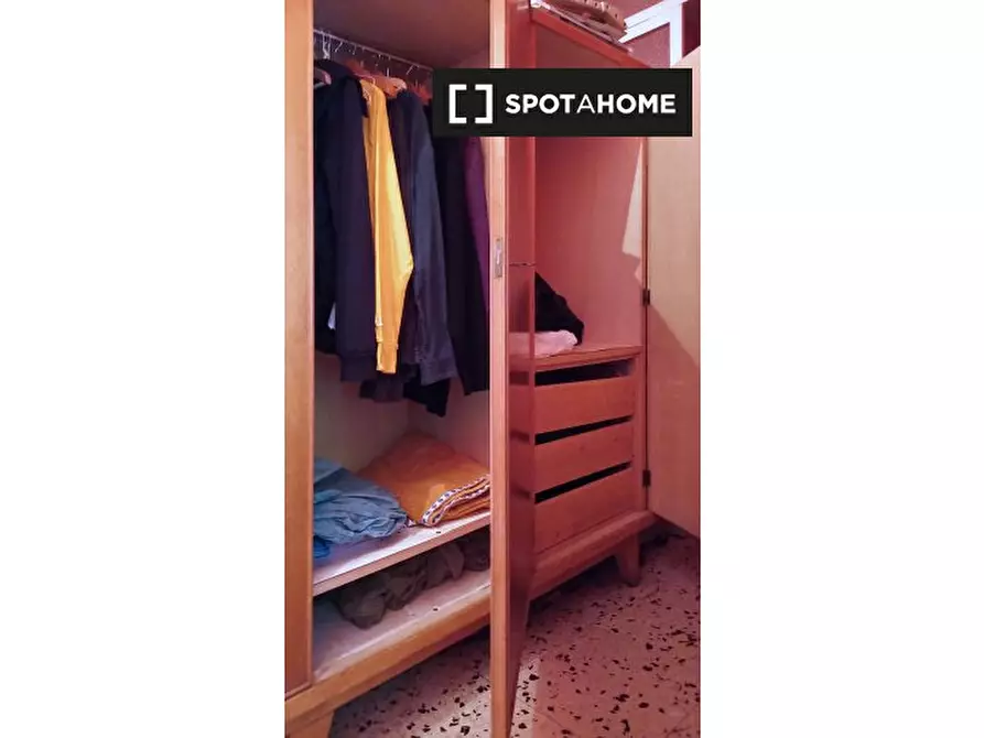 Immagine 5 di Camera condivisa in affitto  in Via Appiano a Roma