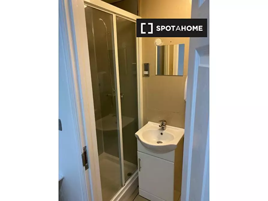 Immagine 18 di Camera condivisa in affitto  in Thirsk Road a Merton