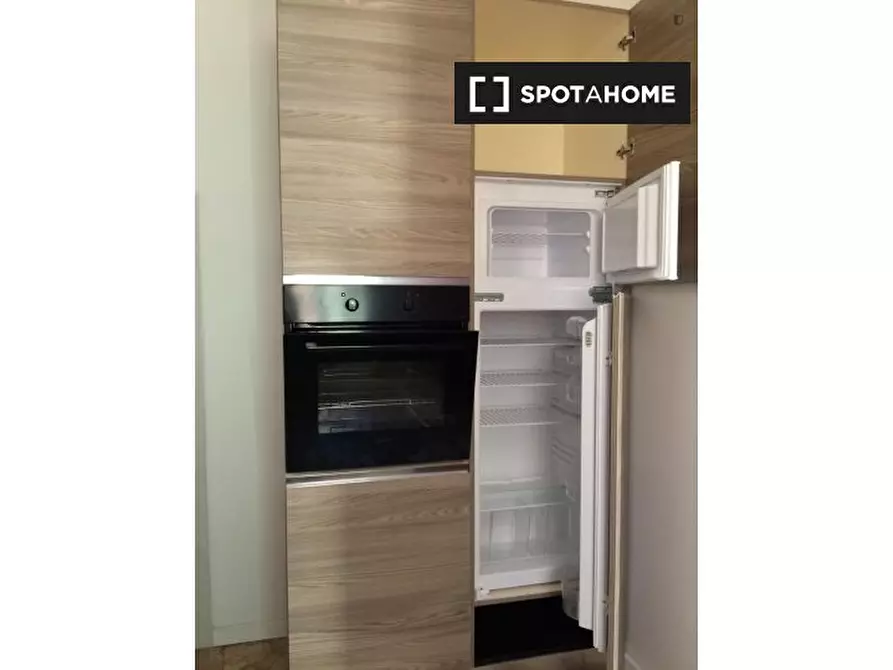 Immagine 11 di Camera condivisa in affitto  in Via Fossolo a Bologna