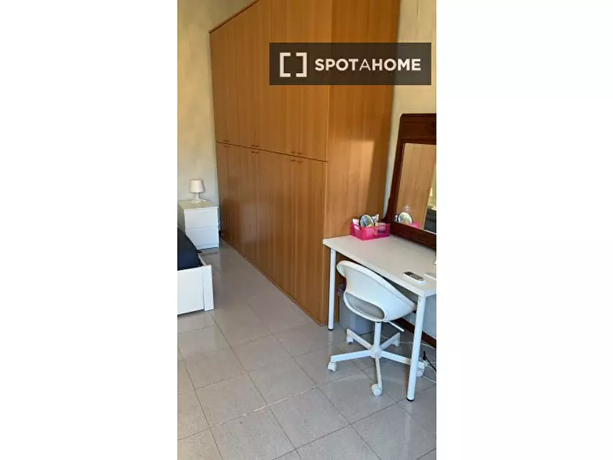 Immagine 2 di Camera condivisa in affitto  in Via Carlo Mirabello a Roma