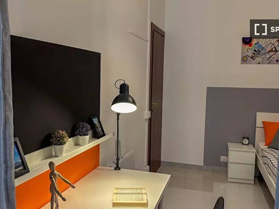 Immagine 6 di Camera condivisa in affitto  in Vico Sedil Capuano a Napoli