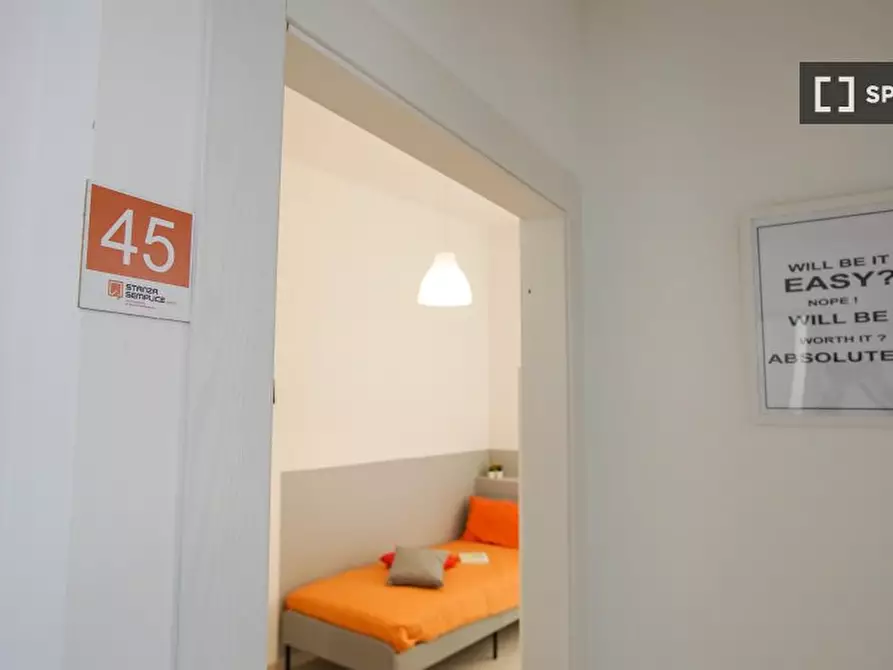 Immagine 1 di Camera condivisa in affitto  in Vico Noce a Napoli