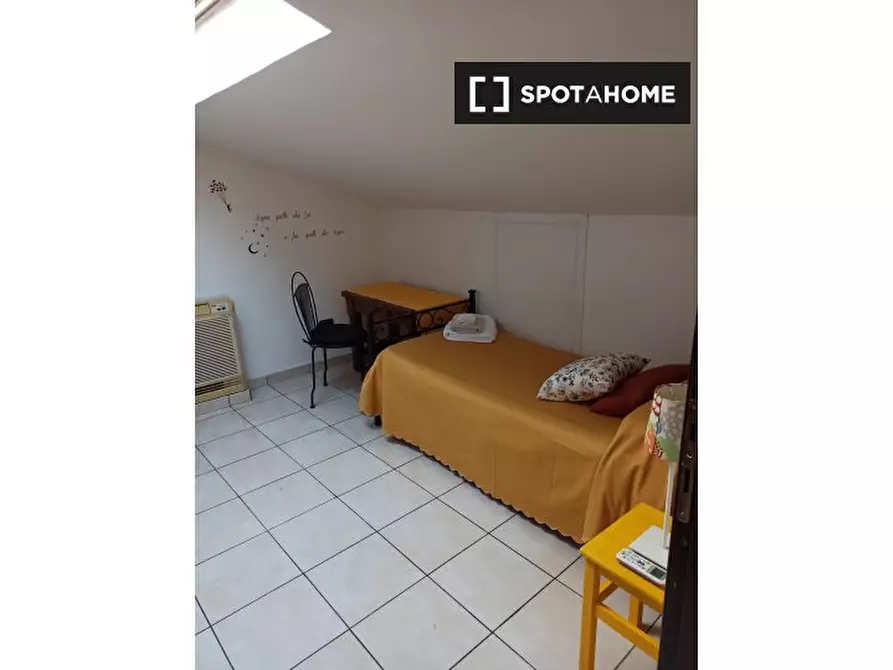 Immagine 2 di Camera condivisa in affitto  in Via Fraconalto a Roma