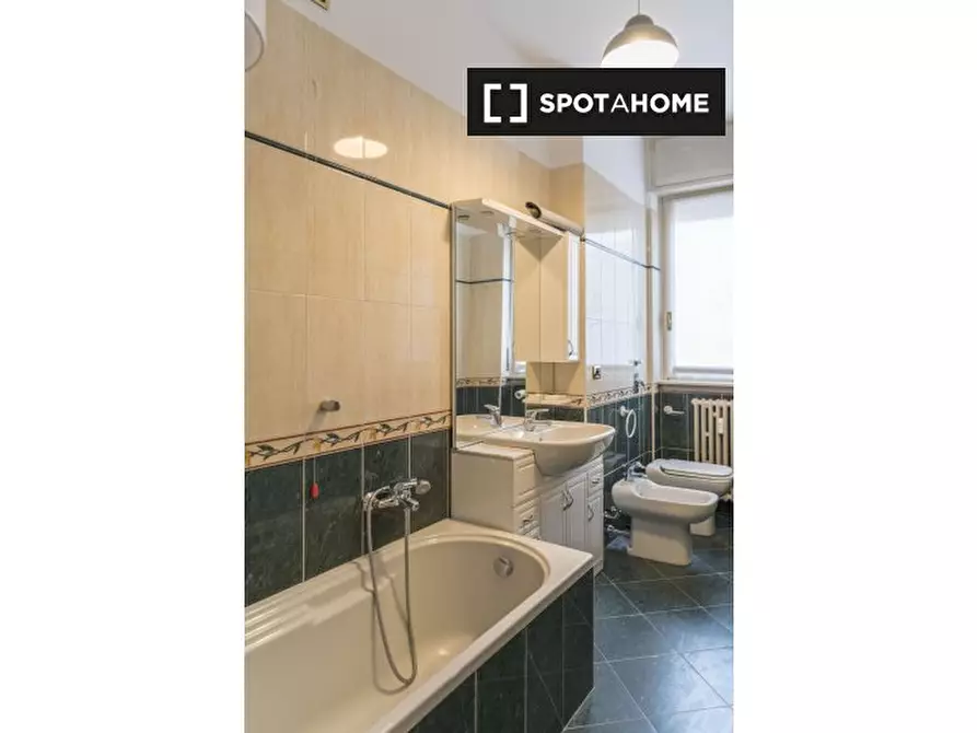 Immagine 17 di Camera condivisa in affitto  in Viale Campania a Milano