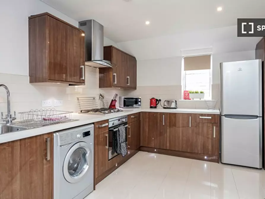 Immagine 2 di Appartamento in affitto  in Maple Rd a Kingston Upon Thames