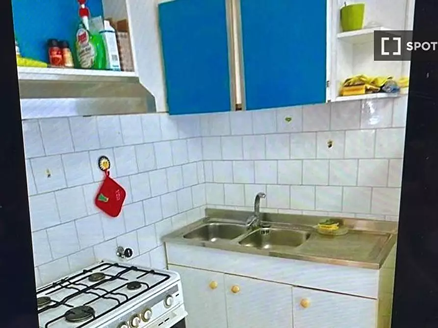 Immagine 6 di Camera condivisa in affitto  in P.za Cavour a Napoli