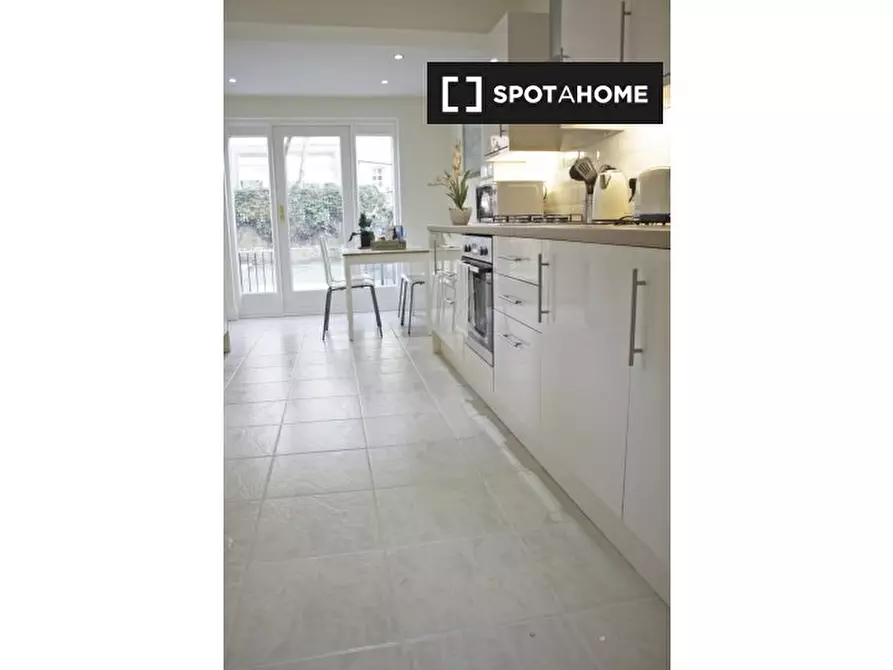 Immagine 9 di Appartamento in affitto  in Ladbroke Grove a Kensington