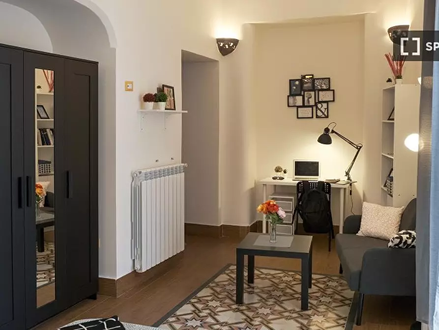 Immagine 16 di Camera condivisa in affitto  in Via Enrico Pessina n. a Napoli