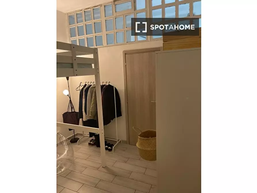 Immagine 5 di Camera condivisa in affitto  in Via Pietro Trinchera a Napoli